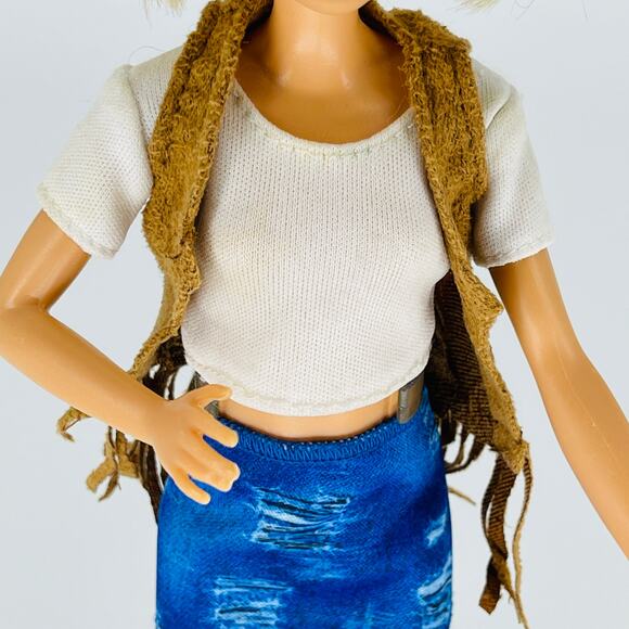 Mattel Barbie Careers Baby Doctor Doll DVG10 Cut Hair in Well Played Condition - Picture 8 of 12